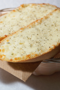 Order Garlic Toast food online from Mansetti's Pizza & Pasta store, Saint Francis on bringmethat.com